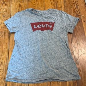 Levi’s tee